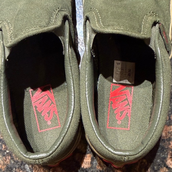 Vans Kids Sneakers in Olive Green and Camouflage-NWOT - Picture 2 of 4